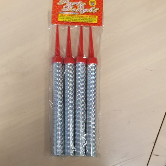 16 Birthday Candles - Picture 4 of 6